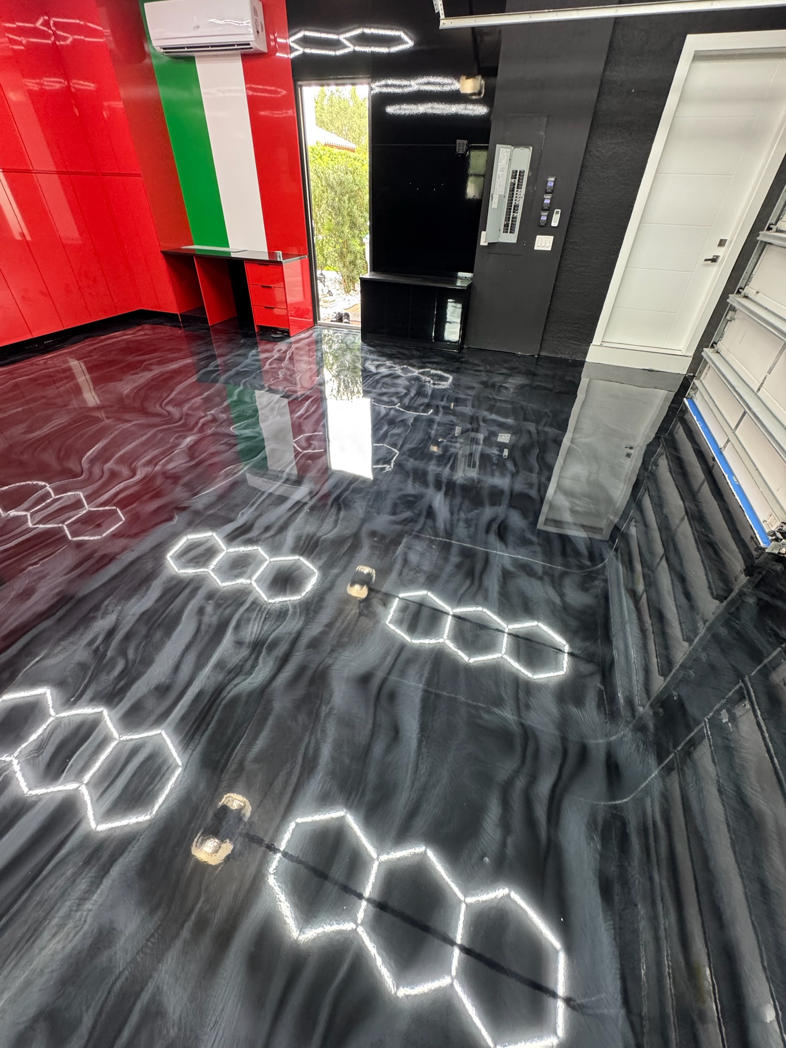 Garage epoxy flake system