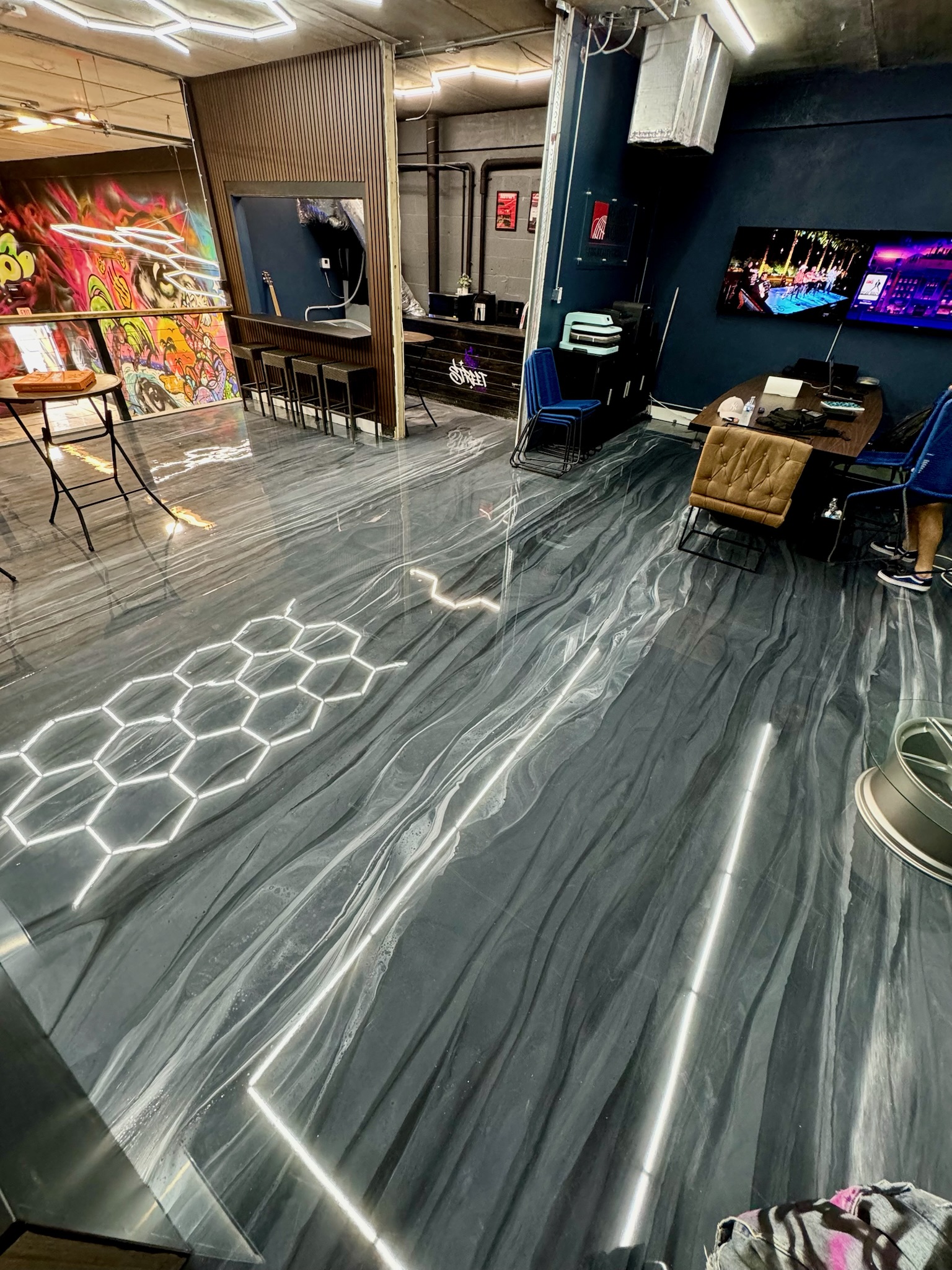 Metallic floor project